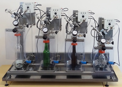 Flaschenfüller automatisiert mit 4 Füllköpfen